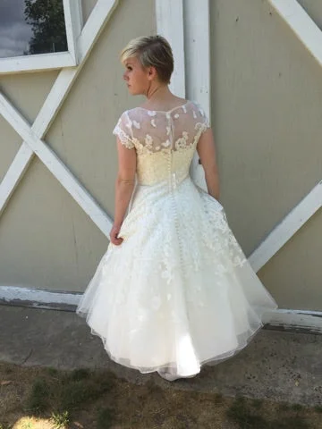 Quick Sale Oleg Cassini Oleg Cassini Cap Sleeve Illusion Wedding Dress