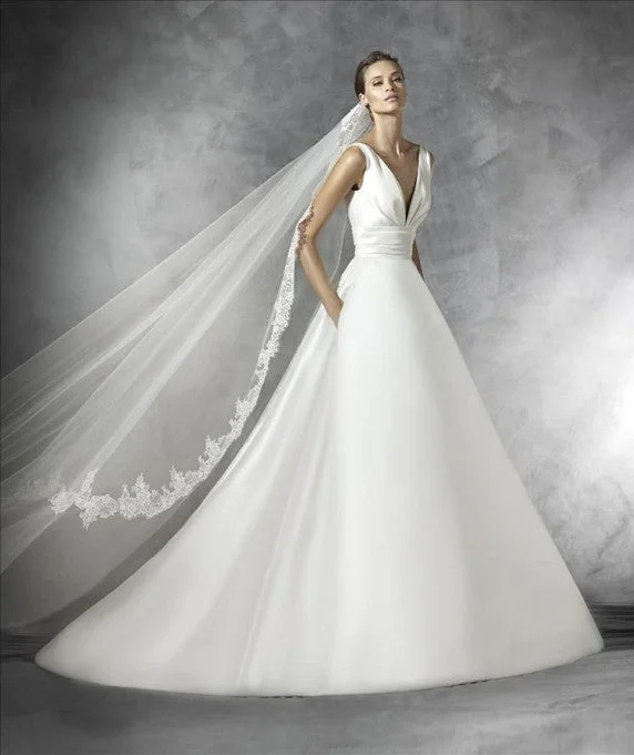 TIME-Limited Offer Pronovias Plaza Wedding Dress